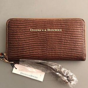 Stunning Dooney & Bourke wallet